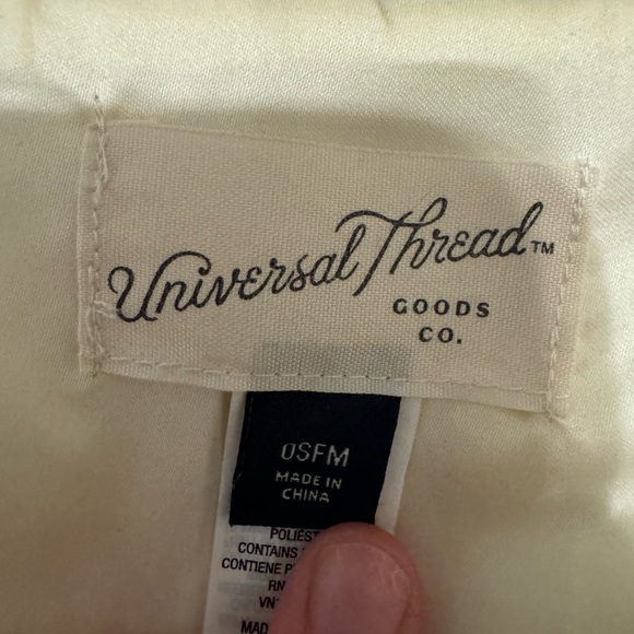 Universal Thread Ivory faux fur vest - Picture 3 of 4